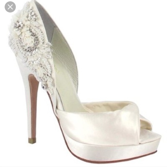 Menbur Heels - Picture 1 of 5